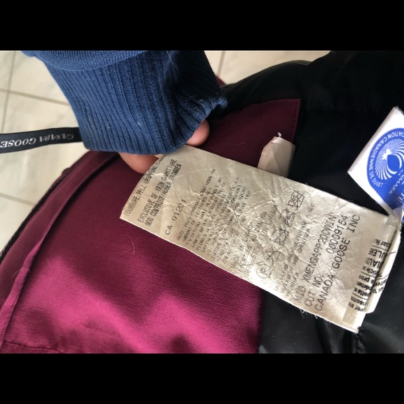 Authentic Youth Women’s Small Canada Goose Jacket - Picture 5 of 8